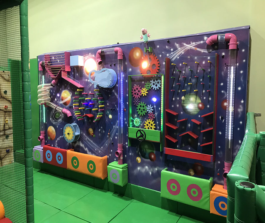 Interactive-Science-wall-Deep_Space-W500xL30xH250-pic2