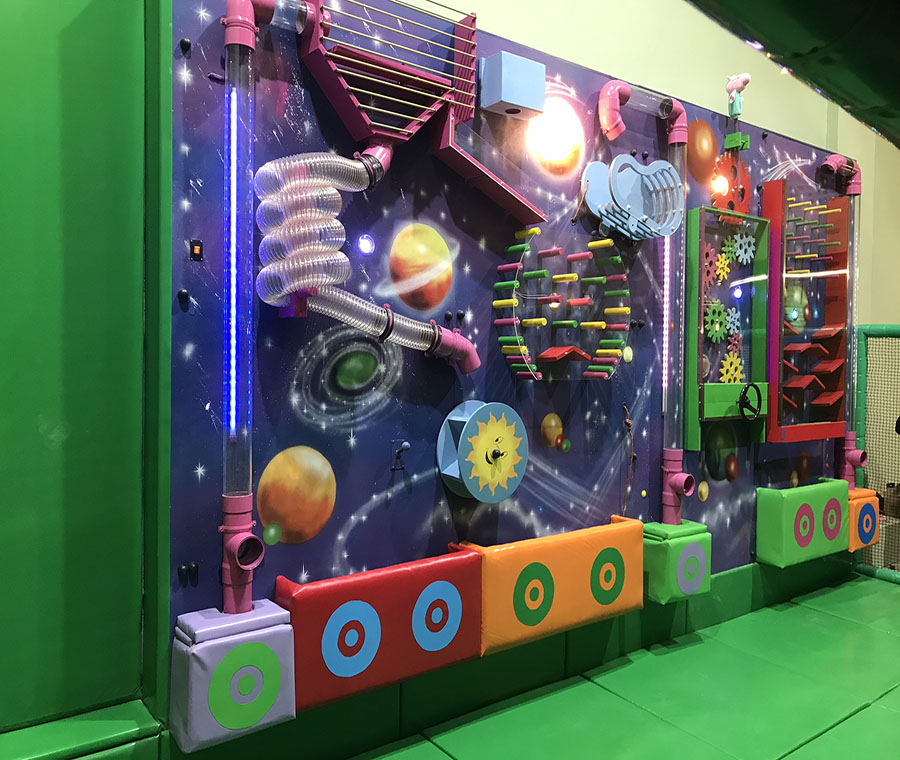 Interactive-Science-wall-Deep_Space-W500xL30xH250-pic5