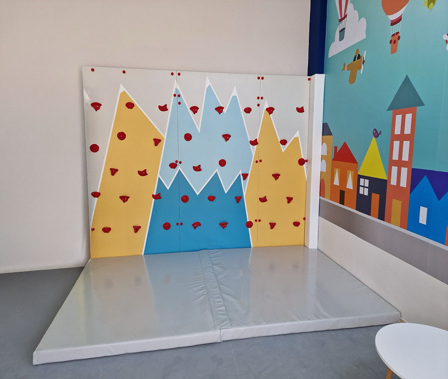gym-climbing-wall